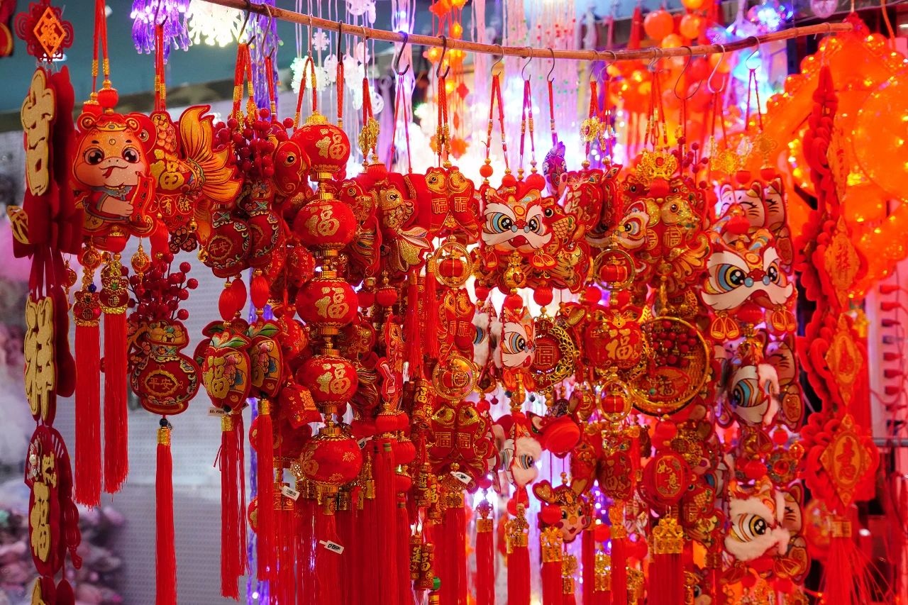 销多优惠 热热闹闹过大年AG真人太原迎泽区商品热(图2)